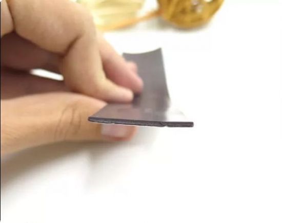 Bandă magnetică cu adeziv (rolă de 3 m) - 1,5mm
