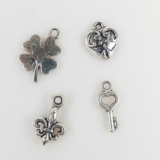 Set 8 charm-uri din metal - Goog luck