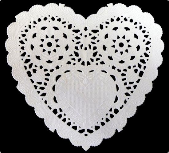 Set 12 hartii dantelate inima 12,7 cm