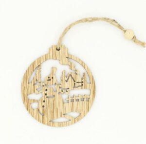 Ornament de brad, rotund, din lemn, cu sfoara - Om de zapada si peisaj