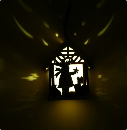 Ornament casuta colorata, din lemn, cu lumina - Ren cu steluta in mana
