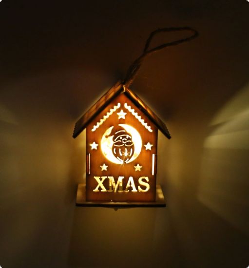 Ornament casuta din lemn natur, cu lumina - Xmas - Mos Craciun