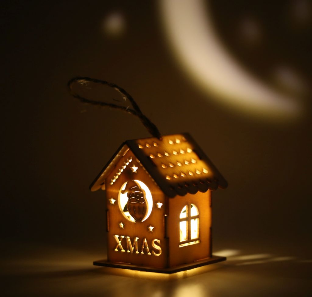 Ornament casuta din lemn natur, cu lumina - Xmas - Mos Craciun