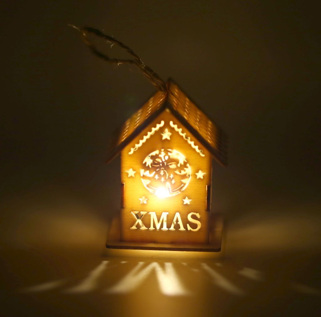 Ornament casuta din lemn natur, cu lumina - Xmas - Clopotei