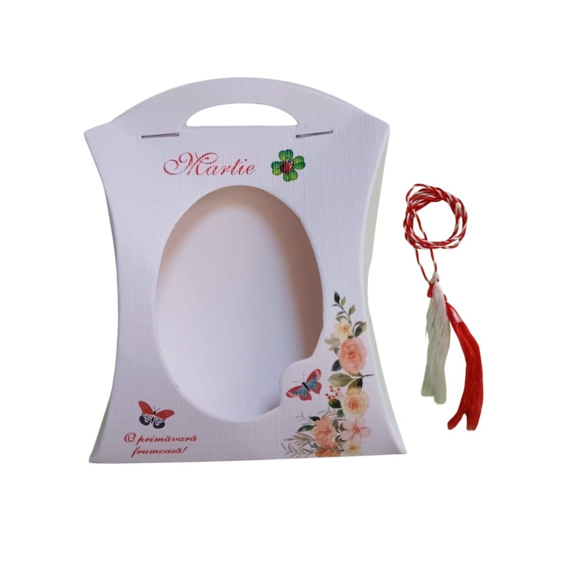 Cutie din carton cu motiv imprimat cu flori in colt dreapta, cu fereastra ovala si snur de martisor