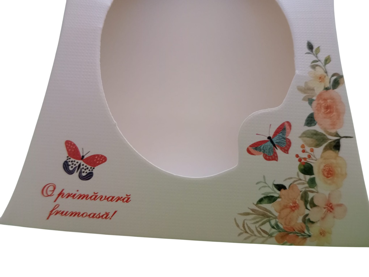 Cutie din carton cu motiv imprimat cu flori in colt dreapta, cu fereastra ovala si snur de martisor - imagine 3