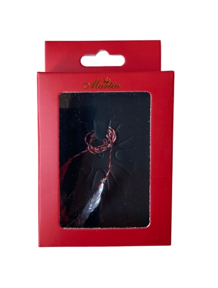 Cutie din carton rosu, cu fereastra cu folie din plastic, cu passepartout din carton negru si snur de martisor, Martin - imagine 2