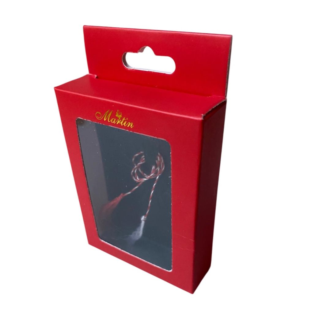 Cutie din carton rosu, cu fereastra cu folie din plastic, cu passepartout din carton negru si snur de martisor, Martin - imagine 4