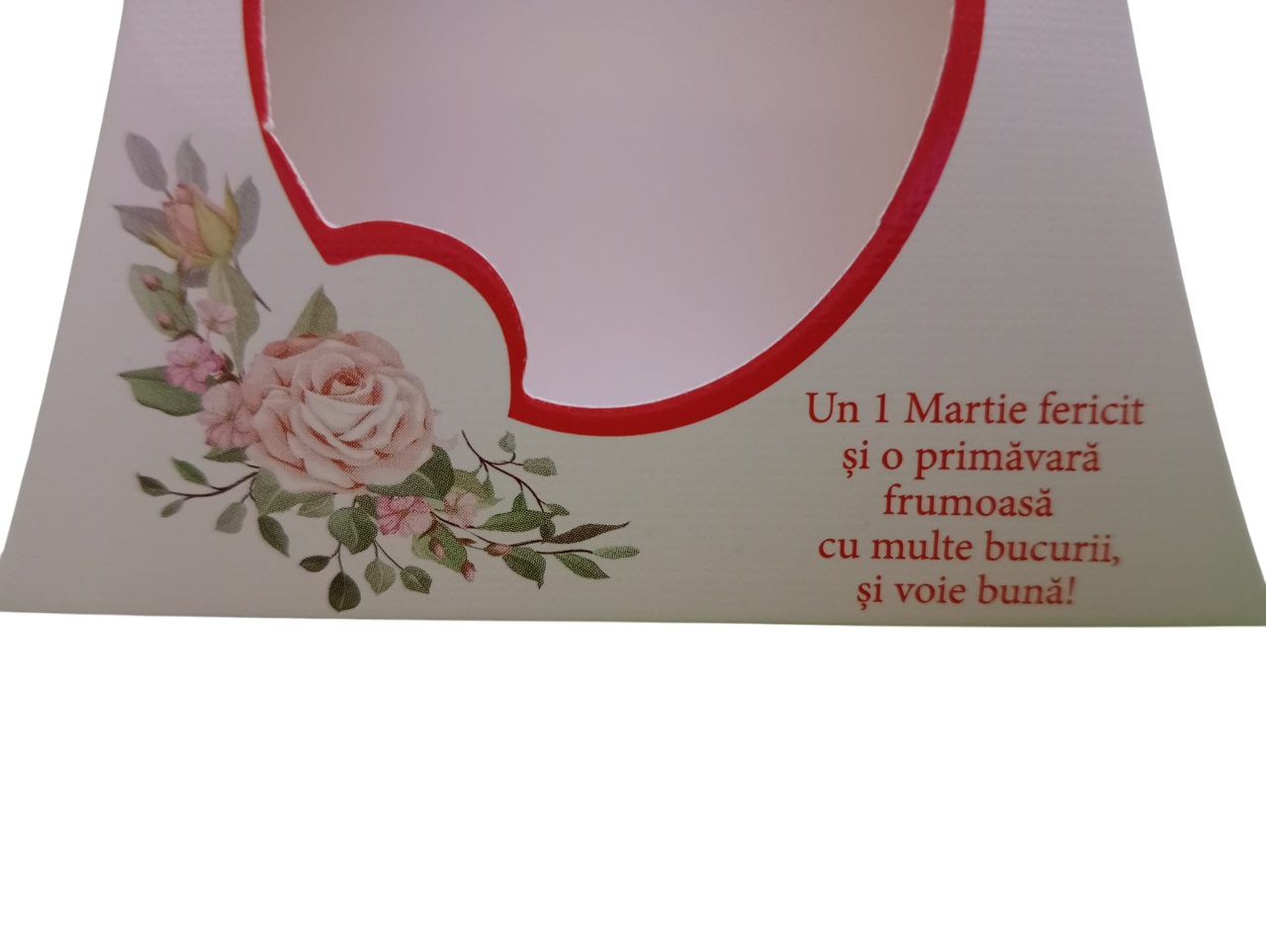 Cutie din carton cu motiv imprimat cu flori in colt stanga, cu fereastra ovala si snur de martisor - imagine 3