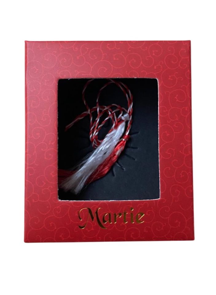 Cutie din carton rosu, cu fereastra, cu passepartout din carton negru si snur de martisor, Martie - imagine 5
